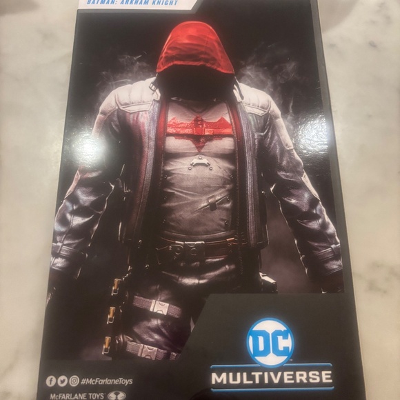 Red Hood DC mulitverse - Picture 2 of 4